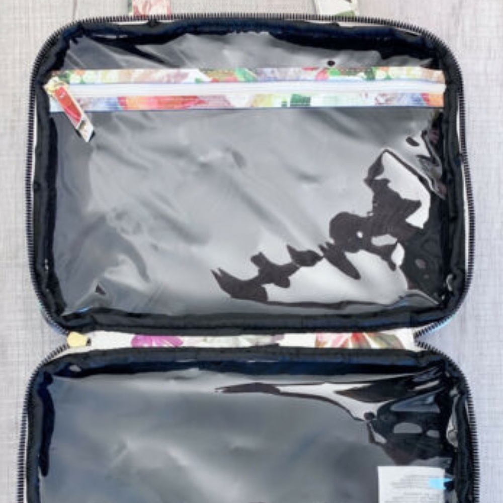 Betsey Johnson Zip Around Cosmetic Case! - Picture 6 of 6
